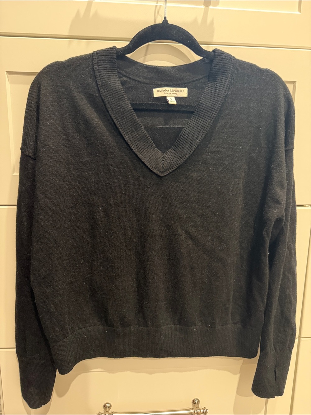 Banana Republic Women’s Black V-Neck Sweater - Classic Knit